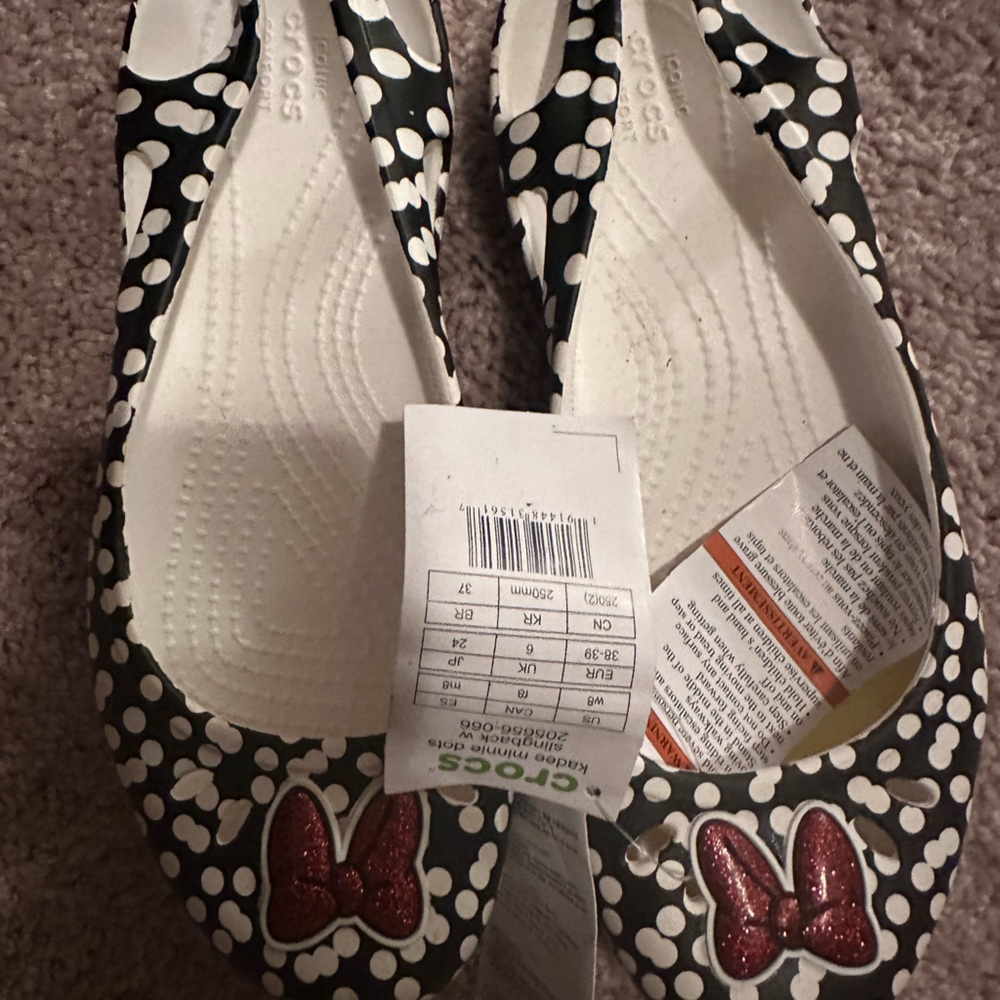 Minnie Mouse Crocs size 8 new with tags